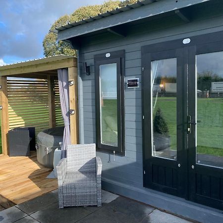 Dolafon Farm Luxury Glamping Cabin With Hot Tub St Asaph Exteriér fotografie