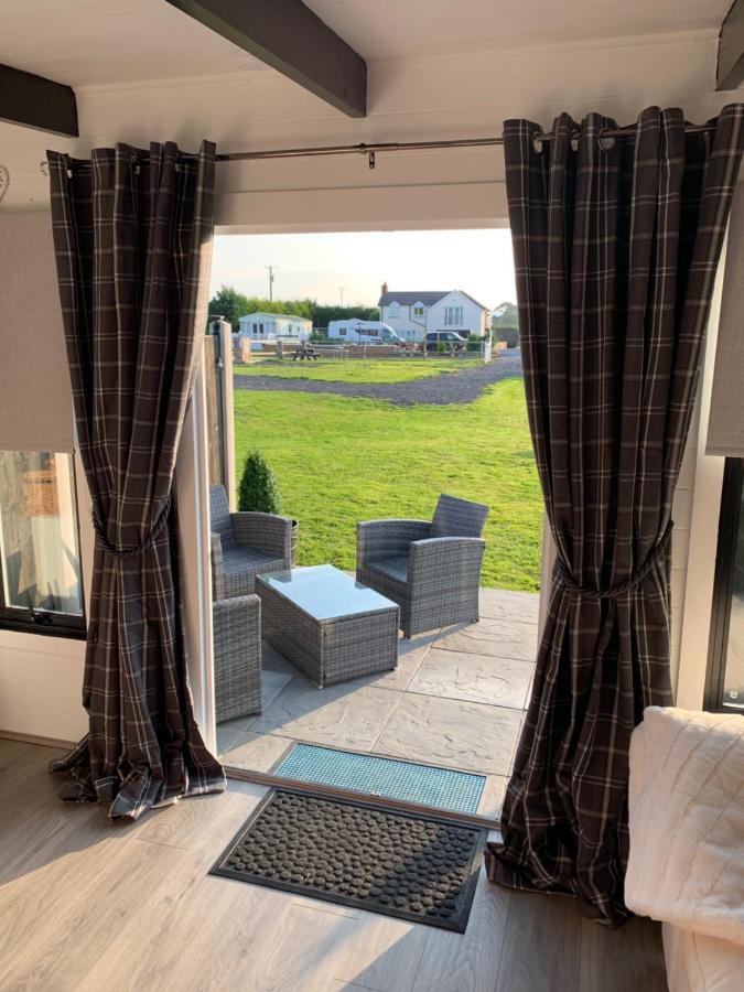 Dolafon Farm Luxury Glamping Cabin With Hot Tub St Asaph Exteriér fotografie
