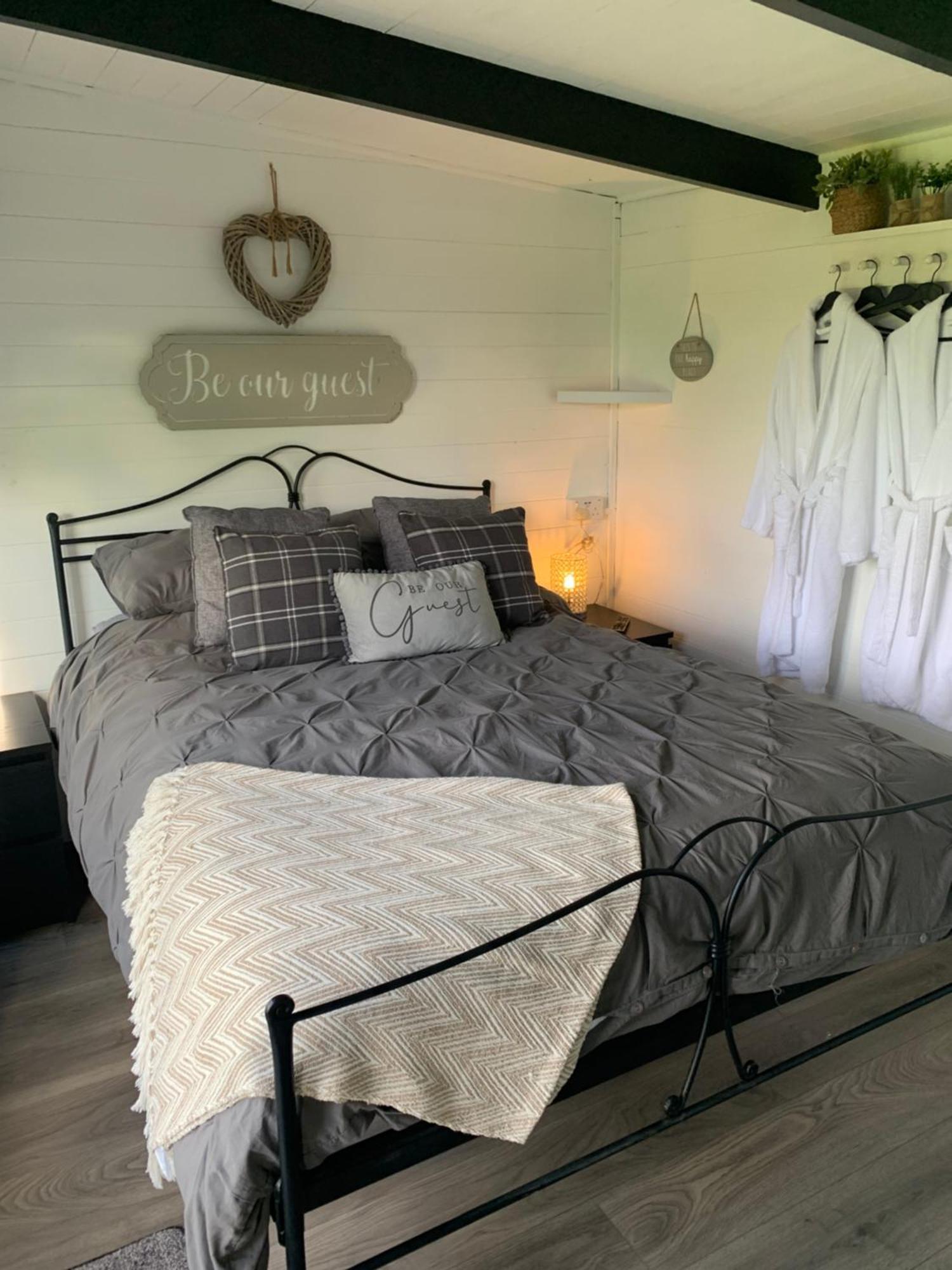 Dolafon Farm Luxury Glamping Cabin With Hot Tub St Asaph Exteriér fotografie